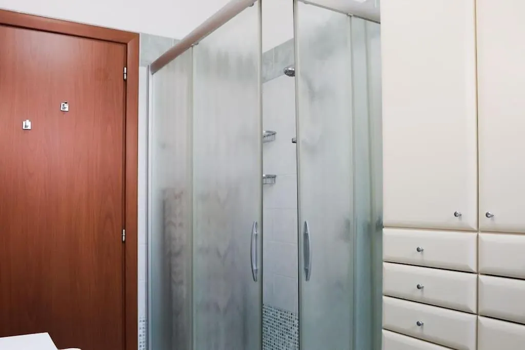15 Min Padova Appartamento Moderno Travato Legnaro 0*,  Italy