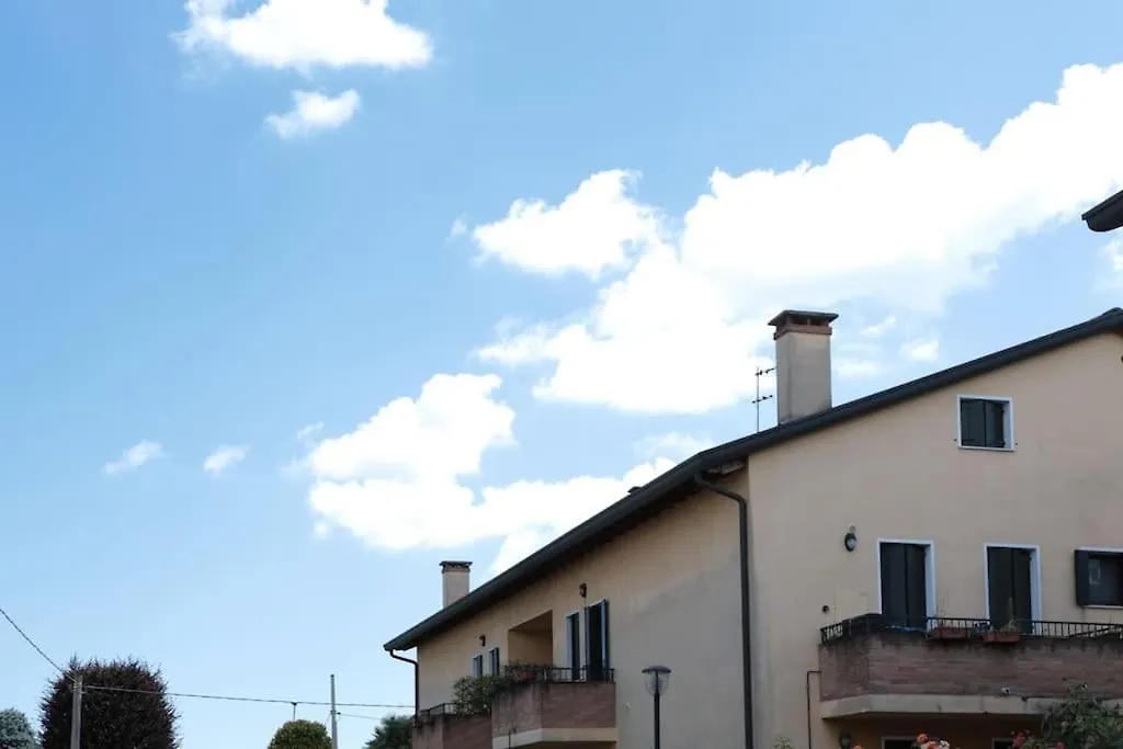 15 Min Padova Appartamento Moderno Travato Legnaro 0*,  Italy
